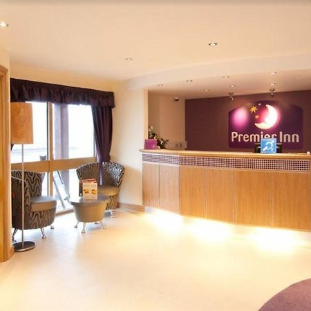 Premier Inn Рагли Экстерьер фото