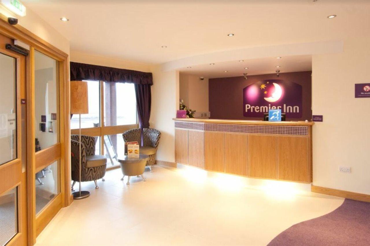 Premier Inn Рагли Экстерьер фото