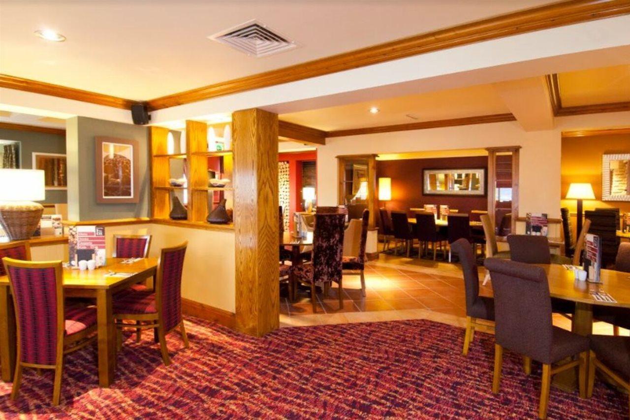 Premier Inn Рагли Экстерьер фото