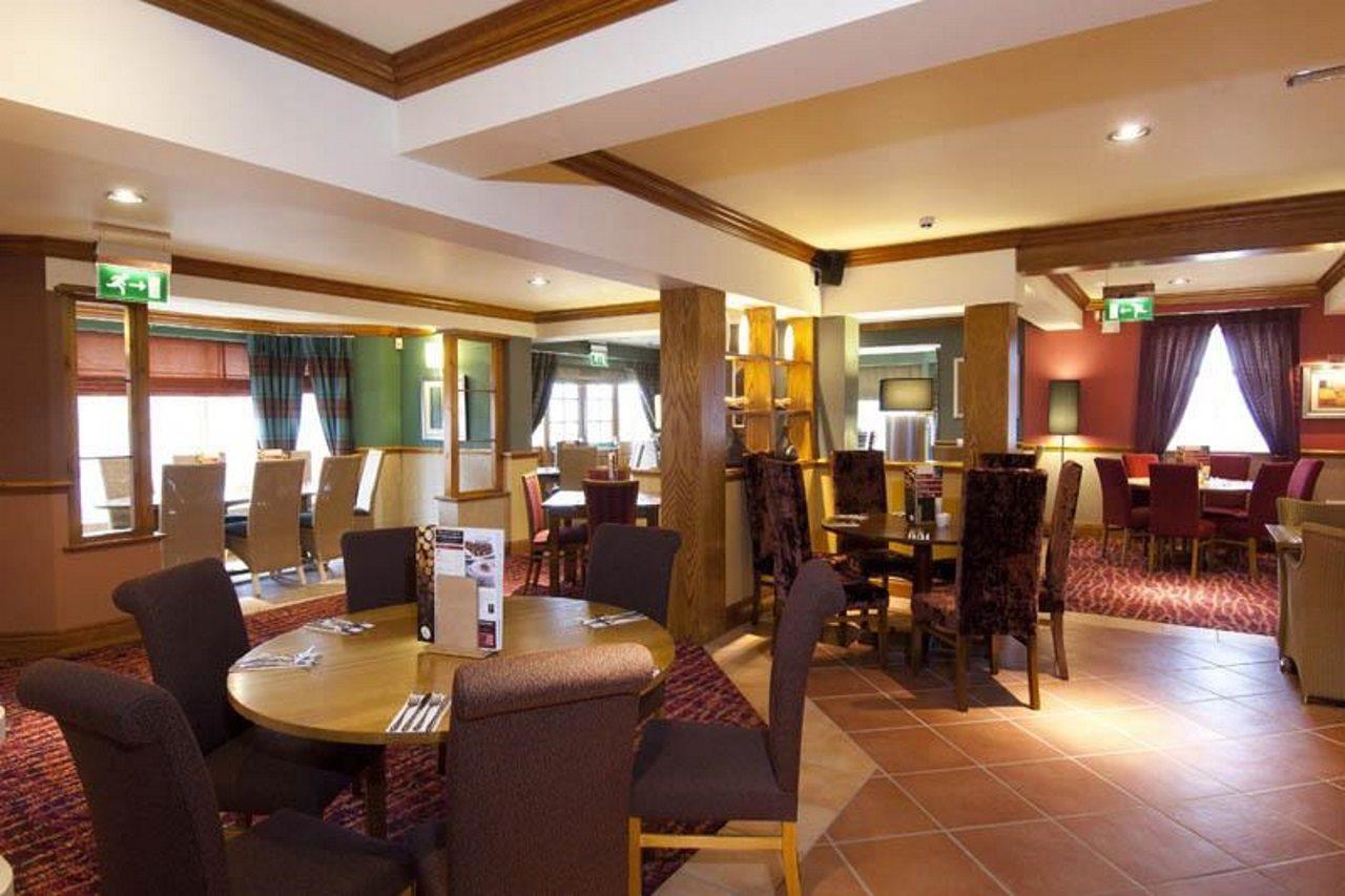 Premier Inn Рагли Экстерьер фото