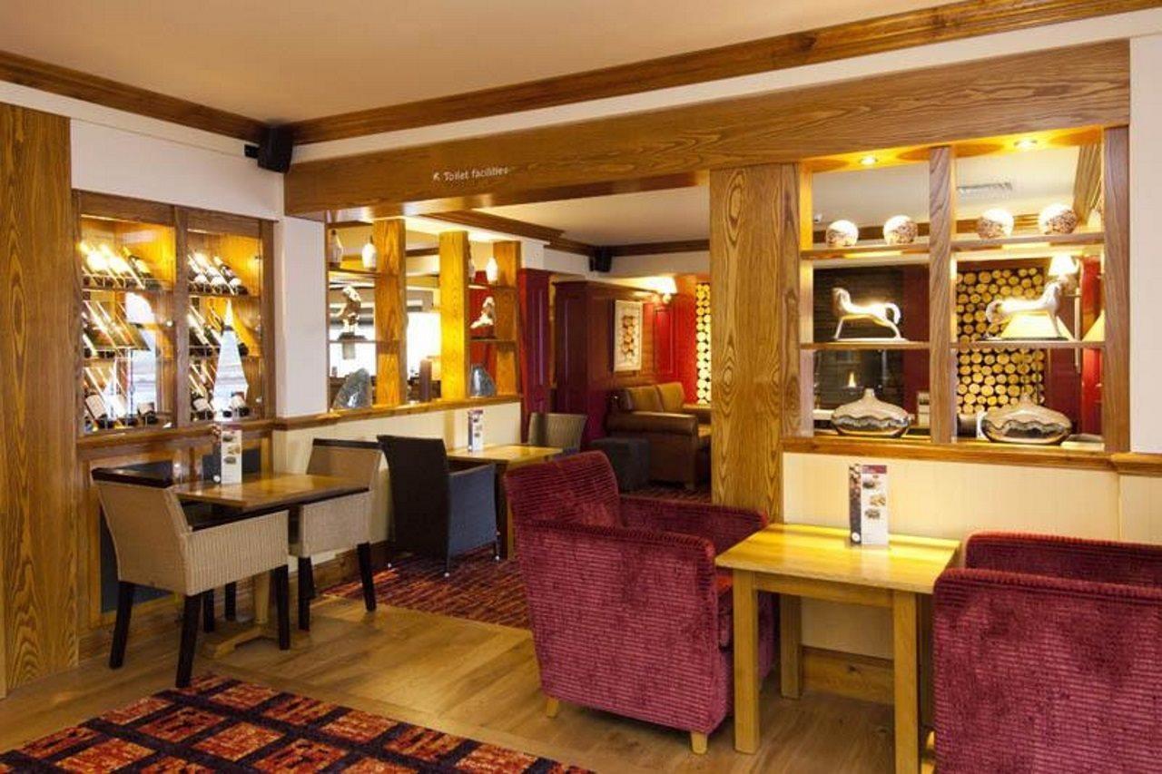 Premier Inn Рагли Экстерьер фото
