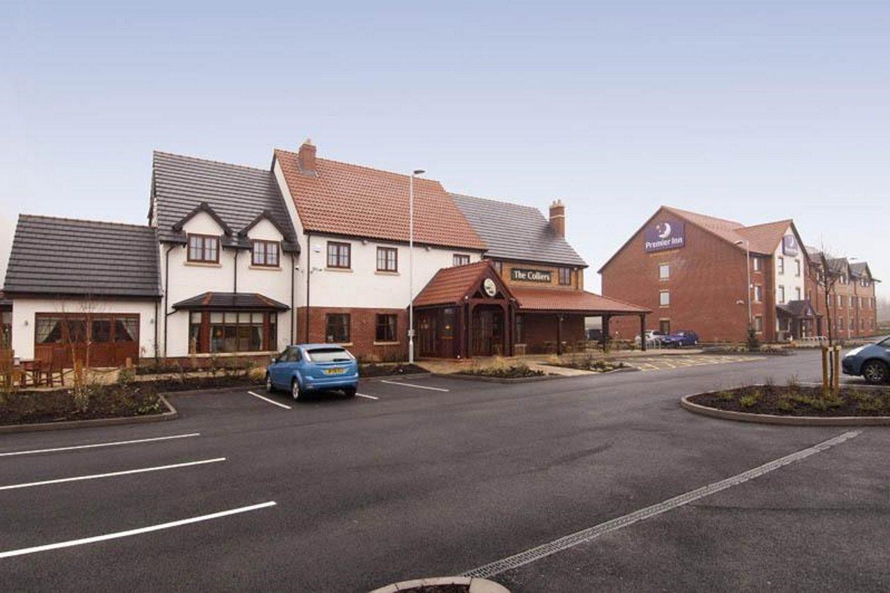 Premier Inn Рагли Экстерьер фото