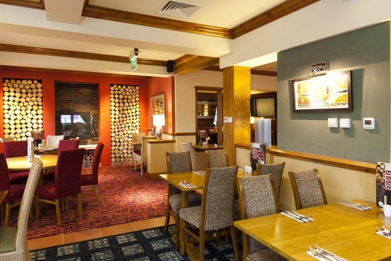 Premier Inn Рагли Экстерьер фото