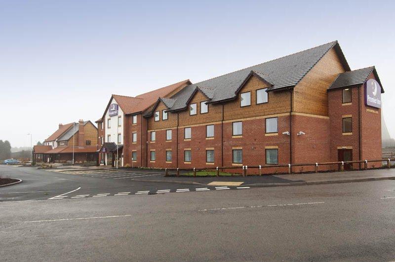 Premier Inn Рагли Экстерьер фото