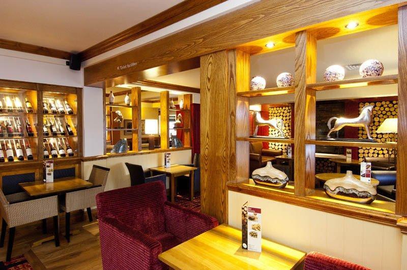 Premier Inn Рагли Экстерьер фото