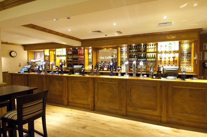 Premier Inn Рагли Экстерьер фото