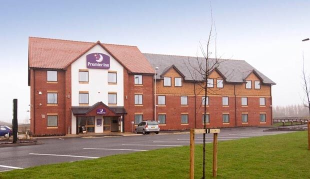 Premier Inn Рагли Экстерьер фото